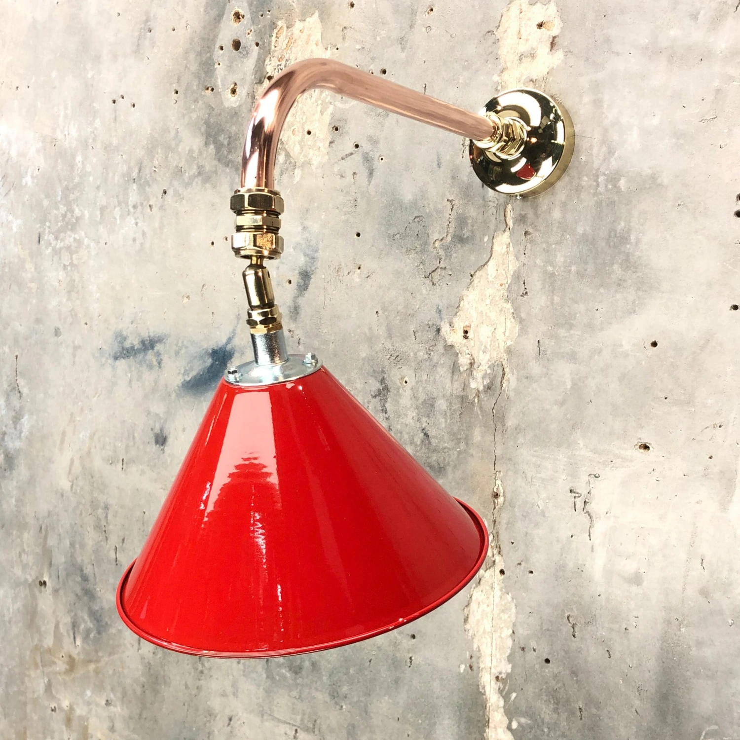 1980 British Army Lamp Shade In Red With Copper Cantilever Wall Lamp Edison Bulb 6 1980 British Army Lamp Shade In Red With Copper Cantilever Wall Lamp Edison Bulb – Image 4