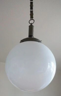 Set Of Three Italian Art Deco Large Hand Blown Opaline Glass Pendants, 1930s -Promos Meubles Boutique DSC9558 1 master