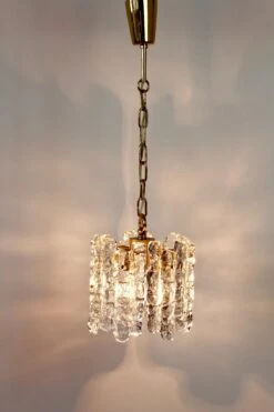 Mid-Century Kalmar Ice Crystal Glass And Brass Pendant Light Or Chandelier 1960s -Promos Meubles Boutique IMG 4650 master