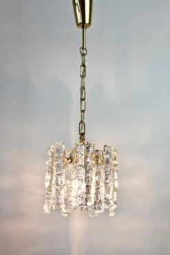 Mid-Century Kalmar Ice Crystal Glass And Brass Pendant Light Or Chandelier 1960s -Promos Meubles Boutique IMG 4670 master