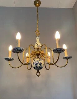 1940s Dutch Brass And Porcelain Hand Painted Delft Blue And White Chandelier -Promos Meubles Boutique IMG 5134D master