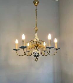 1940s Dutch Brass And Porcelain Hand Painted Delft Blue And White Chandelier -Promos Meubles Boutique IMG 5137D master
