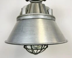 Large Industrial Cast Aluminium Cage Pendant Light From Polam Wilkasy, 1970s 26 Large Industrial Cast Aluminium Cage Pendant Light From Polam Wilkasy, 1970s -Promos Meubles Boutique IMG 7726 master