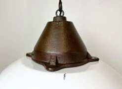 Industrial White Enamel And Cast Iron Pendant Light, 1960s -Promos Meubles Boutique IMG 8392 master