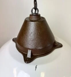 Industrial White Enamel And Cast Iron Pendant Light, 1960s -Promos Meubles Boutique IMG 8395 master