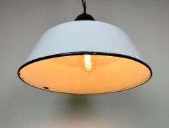 Industrial White Enamel And Cast Iron Pendant Light, 1960s -Promos Meubles Boutique IMG 8399 master