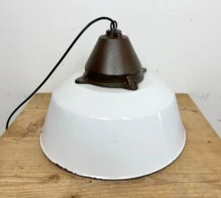 Industrial White Enamel And Cast Iron Pendant Light, 1960s -Promos Meubles Boutique IMG 8402 master