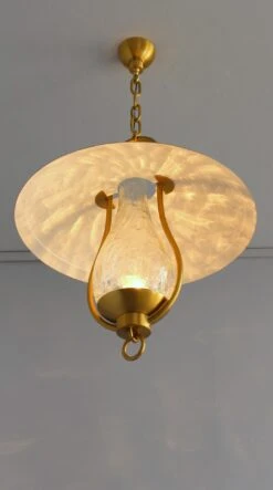 3 Fine French Hanging Bronze And "Craquelé" Glass Lanterns By Jean Perzel -Promos Meubles Boutique Paire de lanternes rustiques Perzel modele 824 GM9 master