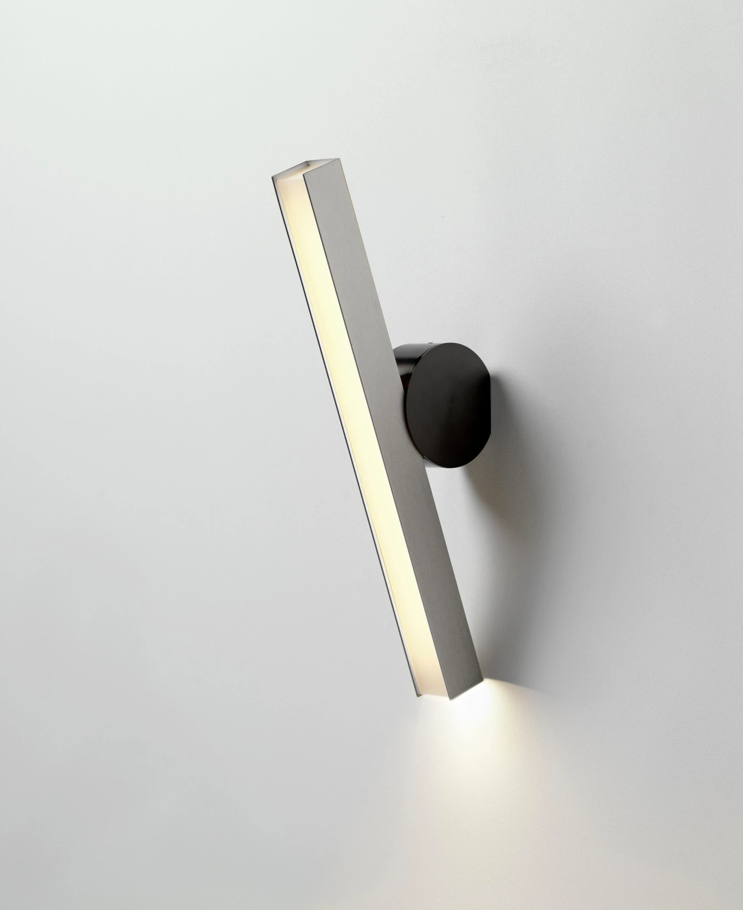 Ip Calee V3 Satin Graphite And Brass Wall Light By POOL 6 Ip Calee V3 Satin Graphite And Brass Wall Light By POOL – Image 4