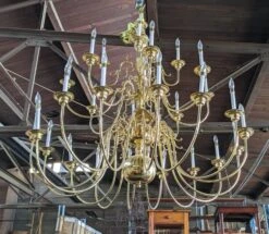 Monumental 28-Arm Brass Chandelier Wakefield Livex Lighting Williamsburg -Promos Meubles Boutique image000000 11 master