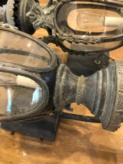 Pair Of Large Antique Bronze And Iron Lanterns -Promos Meubles Boutique mobilejpegupload 4267A93C54CE490BAB404084ED9A87E3 master