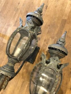 Pair Of Large Antique Bronze And Iron Lanterns -Promos Meubles Boutique mobilejpegupload 5935B44AB2B149A9A10FC020C36AA2D0 master