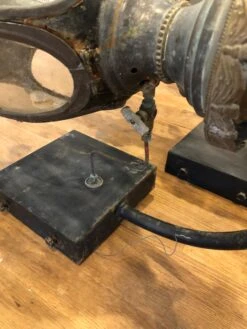 Pair Of Large Antique Bronze And Iron Lanterns -Promos Meubles Boutique mobilejpegupload B016CD9220CA4A12B224C4B5C90E548F master