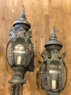 Pair Of Large Antique Bronze And Iron Lanterns -Promos Meubles Boutique mobilejpegupload EC16F9947BA144B09E7267C7DABADDCB master