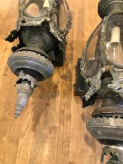 Pair Of Large Antique Bronze And Iron Lanterns -Promos Meubles Boutique mobilejpegupload F1020C37351C49E7B90F98E25549F4B1 master