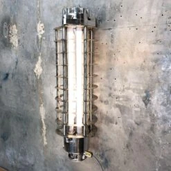 Vintage Industrial Wall Mounted Flameproof Led Aluminum Striplight With Cage -Promos Meubles Boutique retro industrial Aluminium Wall Striplight cage 10 master