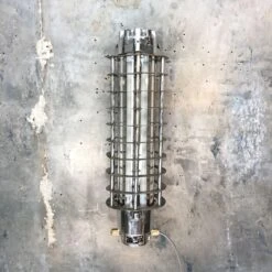 Vintage Industrial Wall Mounted Flameproof Led Aluminum Striplight With Cage -Promos Meubles Boutique retro industrial Aluminium Wall Striplight cage 11 master
